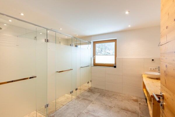 Foto van Boerderij in Bramberg met Sauna & Skitoegang - Vakantiehuis in Bramberg - BathRoom