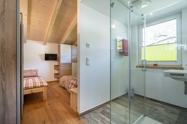 Foto van Chalet in Neukirchen bij Wildkogel-pistes - Vakantiehuis in Neukirchen am Großvenediger - BathRoom