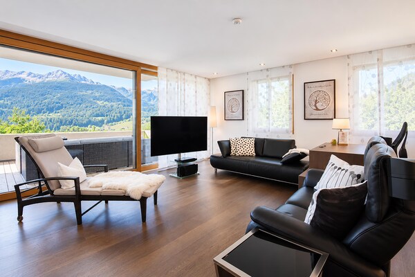 Foto van Villa in Tirol met zwembad - Vakantiehuis in Stanz bei Landeck - LivingRoom