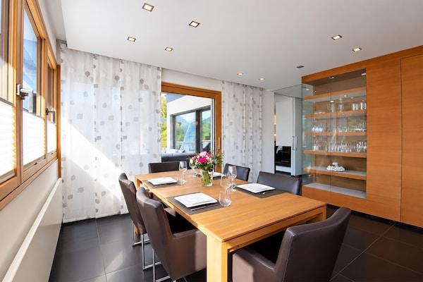Foto van Villa in Tirol met zwembad - Vakantiehuis in Stanz bei Landeck - DiningRoom