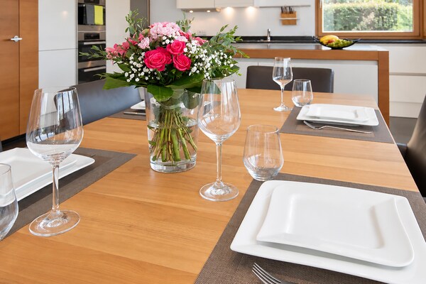 Foto van Villa in Tirol met zwembad - Vakantiehuis in Stanz bei Landeck - DiningRoom