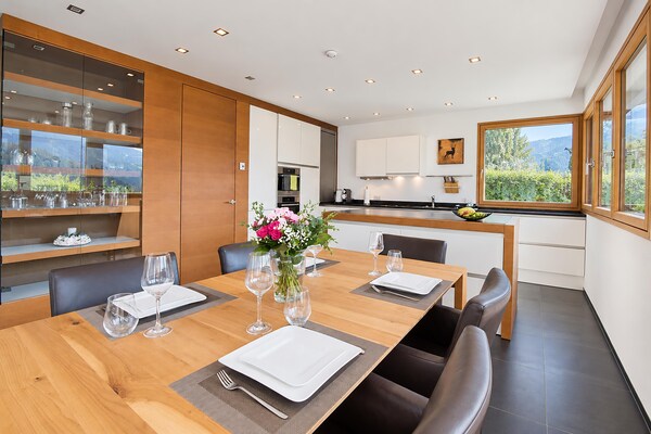 Foto van Villa in Tirol met zwembad - Vakantiehuis in Stanz bei Landeck - DiningRoom