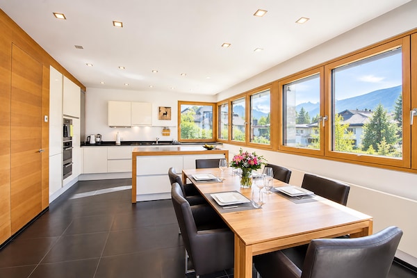 Foto van Villa in Tirol met zwembad - Vakantiehuis in Stanz bei Landeck - DiningRoom