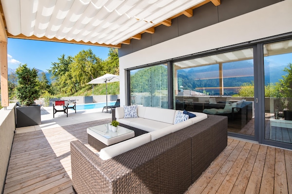 Foto van Villa in Tirol met zwembad - Vakantiehuis in Stanz bei Landeck - TerraceBalcony