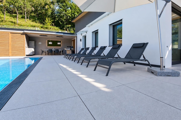Foto van Villa in Tirol met zwembad - Vakantiehuis in Stanz bei Landeck - TerraceBalcony
