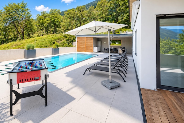 Foto van Villa in Tirol met zwembad - Vakantiehuis in Stanz bei Landeck - PoolOfHouse