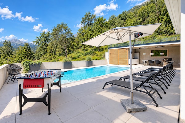 Foto van Villa in Tirol met zwembad - Vakantiehuis in Stanz bei Landeck - PoolOfHouse