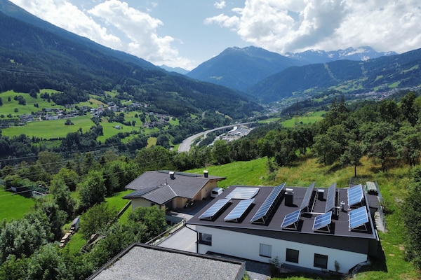 Foto van Villa in Tirol met zwembad - Vakantiehuis in Stanz bei Landeck - ViewSummer
