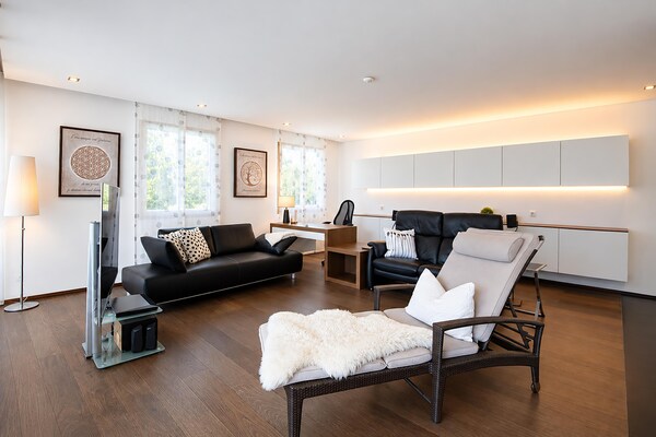Foto van Villa in Tirol met zwembad - Vakantiehuis in Stanz bei Landeck - LivingRoom