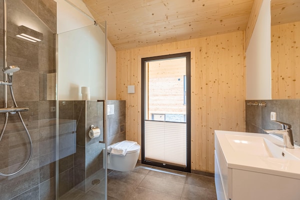 Foto van Aangenaam vakantiehuis met zwembad (zonder borg) - Vakantiehuis in Sankt Georgen am Kreischberg - BathRoom