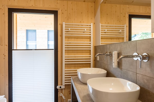 Foto van Aangenaam vakantiehuis met zwembad (zonder borg) - Vakantiehuis in Sankt Georgen am Kreischberg - BathRoom