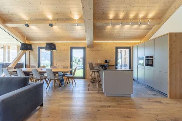 Foto van Chalet met warm zwembad op terras - Vakantiehuis in Ennsling - LivingRoom