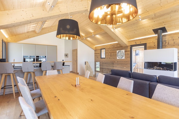 Foto van Chalet met warm zwembad op terras - Vakantiehuis in Ennsling - DiningRoom