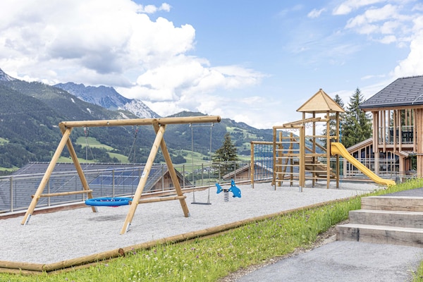 Foto van Chalet met warm zwembad op terras - Vakantiehuis in Ennsling - GardenSummer