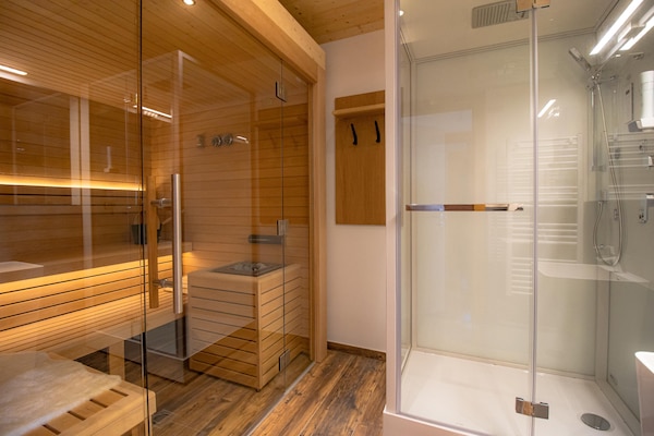 Foto van Chalet met warm zwembad op terras - Vakantiehuis in Ennsling - Wellness
