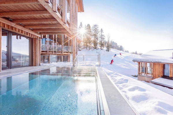 Foto van Chalet met warm zwembad op terras - Vakantiehuis in Ennsling - PoolOfHouse