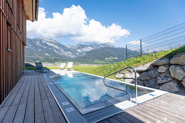 Foto van Chalet met warm zwembad op terras - Vakantiehuis in Ennsling - PoolOfHouse