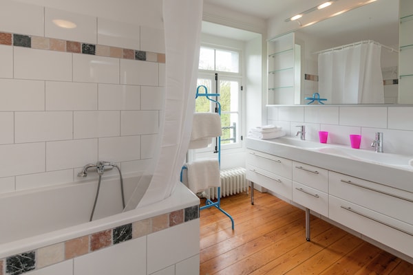 Foto van Prachtig landhuis in een park nabij Rochefort - Vakantiehuis in Forrieres - BathRoom