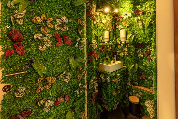 Foto van Luxe villa met verwarmd zwembad - Vakantiehuis in Faulx-les-Tom - BathRoom