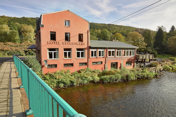 Foto van Luxueus landhuis in de Ardennen met een sauna - Vakantiehuis in Stoumont - ExteriorSummer