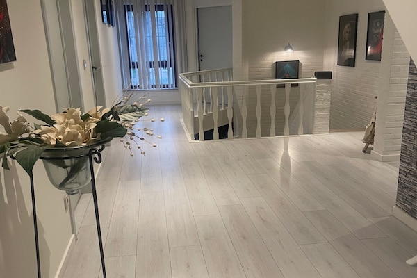 Foto van Villa Lumina Royale met zwembad - Vakantiehuis in Zutendaal - Landing