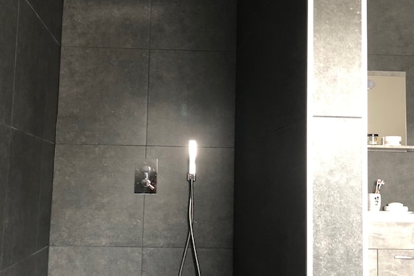 Foto van Villa Lumina Royale met zwembad - Vakantiehuis in Zutendaal - BathRoom