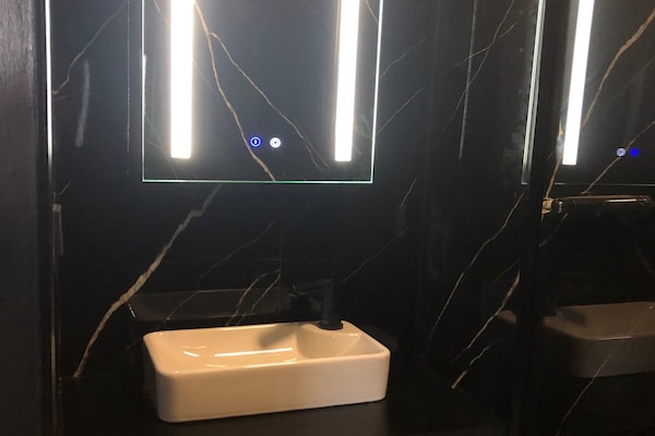 Foto van Villa Lumina Royale met zwembad - Vakantiehuis in Zutendaal - BathRoom