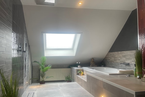 Foto van Villa Lumina Royale met zwembad - Vakantiehuis in Zutendaal - BathRoom