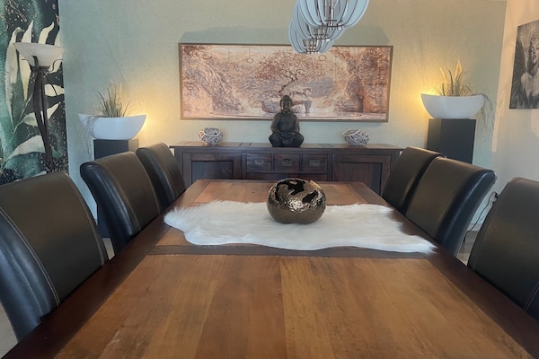 Foto van Villa Lumina Royale met zwembad - Vakantiehuis in Zutendaal - DiningRoom