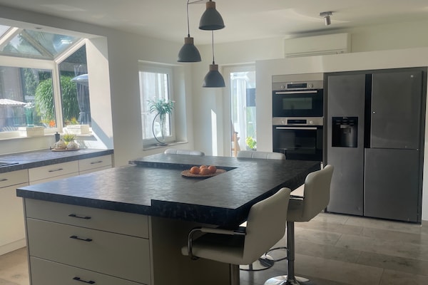 Foto van Villa Lumina Royale met zwembad - Vakantiehuis in Zutendaal - Kitchen