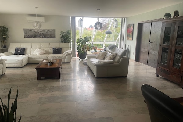 Foto van Villa Lumina Royale met zwembad - Vakantiehuis in Zutendaal - LivingRoom