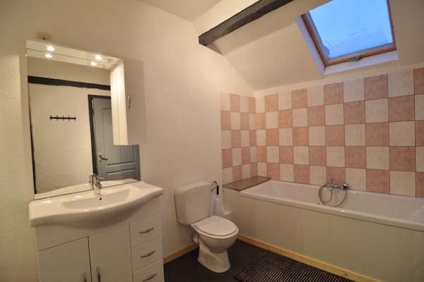 Foto van Sourbrodt Verblijf met Zwembad - Vakantiehuis in Sourbrodt - BathRoom