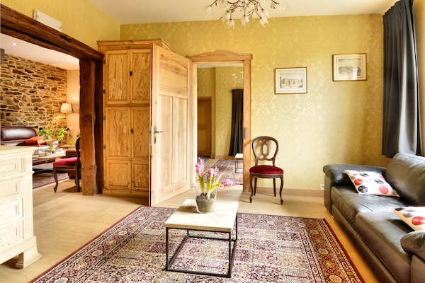 Foto van Luxe verblijf met zwembad - Vakantiehuis in Waimes - LivingRoom