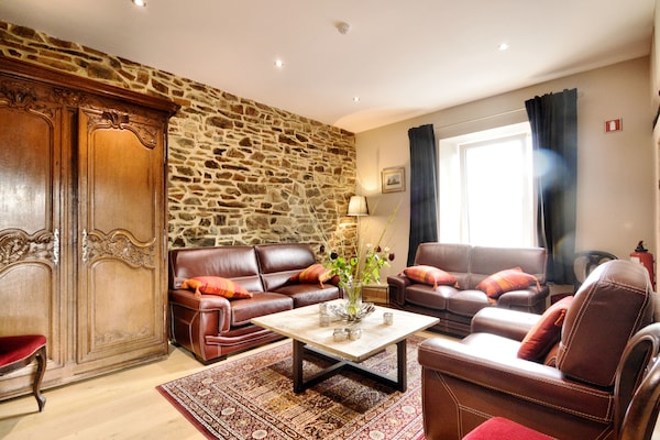 Foto van Luxe verblijf met zwembad - Vakantiehuis in Waimes - LivingRoom