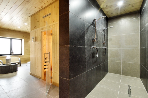 Foto van Luxe verblijf met zwembad - Vakantiehuis in Waimes - Wellness