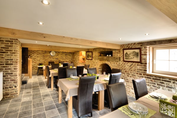 Foto van Luxe verblijf met zwembad - Vakantiehuis in Waimes - DiningRoom