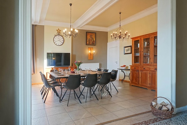 Foto van Kasteel in Stavelot met privézwembad - Vakantiehuis in Hockai - DiningRoom