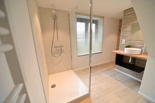 Foto van Watermolen in Baillonville met Binnenzwembad - Vakantiehuis in BAILLONVILLE - BathRoom
