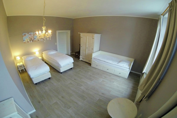 Foto van Luxe Mettet herenhuis - Vakantiehuis in Mettet - BedRoom