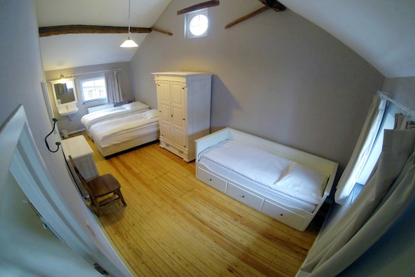 Foto van Luxe Mettet herenhuis - Vakantiehuis in Mettet - BedRoom