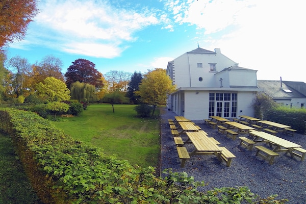 Foto van Luxe Mettet herenhuis - Vakantiehuis in Mettet - RecreationRoom