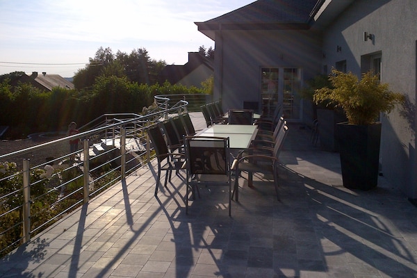 Foto van Cottage in Ochamps met Zwembad en Sauna - Vakantiehuis in Libin - TerraceBalcony