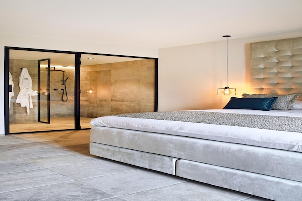 Foto van Villa met zwembad en suites voor 12 gasten - Vakantiehuis in Durby - BedRoom