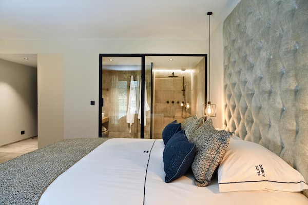 Foto van Villa met zwembad en suites voor 12 gasten - Vakantiehuis in Durby - BedRoom