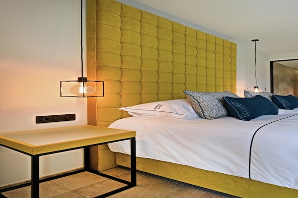 Foto van Villa met zwembad en suites voor 12 gasten - Vakantiehuis in Durby - BedRoom