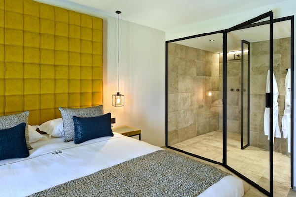 Foto van Villa met zwembad en suites voor 12 gasten - Vakantiehuis in Durby - BedRoom