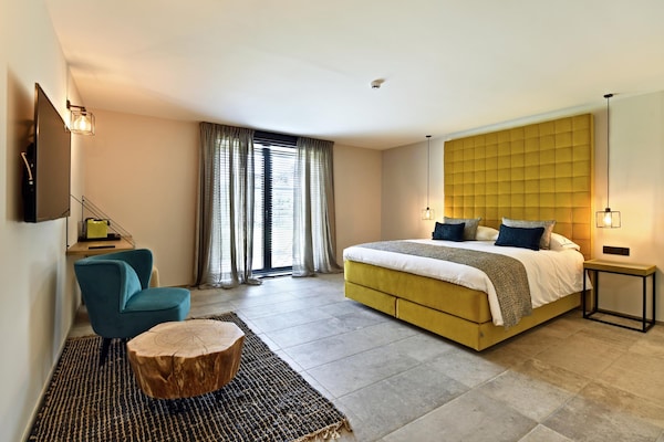 Foto van Villa met zwembad en suites voor 12 gasten - Vakantiehuis in Durby - BedRoom