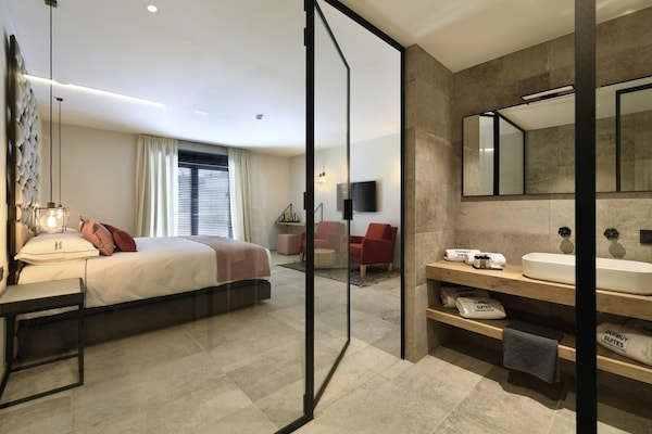 Foto van Villa met zwembad en suites voor 12 gasten - Vakantiehuis in Durby - BedRoom