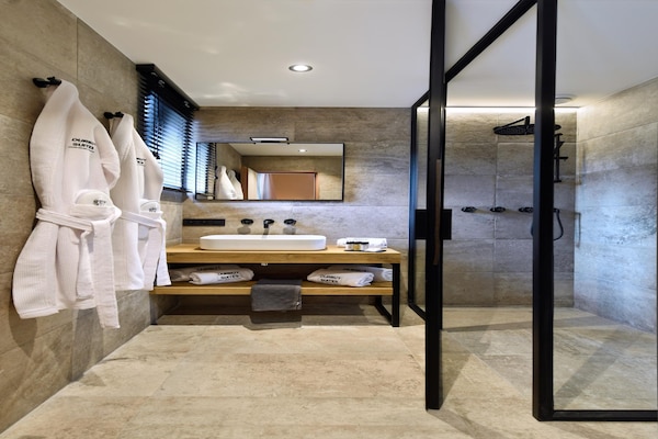 Foto van Villa met zwembad en suites voor 12 gasten - Vakantiehuis in Durby - BathRoom
