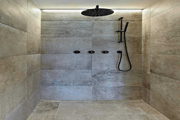 Foto van Villa met zwembad en suites voor 12 gasten - Vakantiehuis in Durby - BathRoom